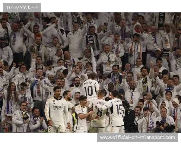 皇马压迫逼出乌龙,黄潜门前一片混乱,皇马对黄潜 皇马压迫逼出乌龙,黄潜门前一片混乱,皇马对黄潜